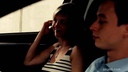 Худышке на первом свидании понравилось кататься на члене