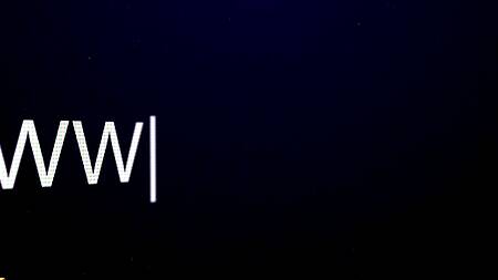 Мулаточка развлекается с парнем и получает сперму на ноги