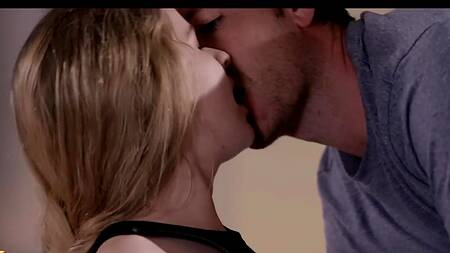 Девушка занимается йогой, чтобы ебаться в разных позах