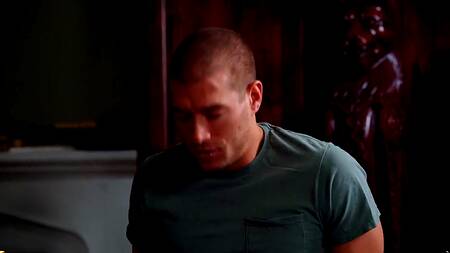 Пока жена осматривает дом, муж в ванной комнате трахает рыжую риэторгу