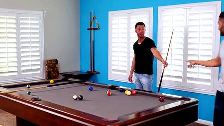 Красотку Lana Rhoades больше интересует МЖМ, чем бильярд