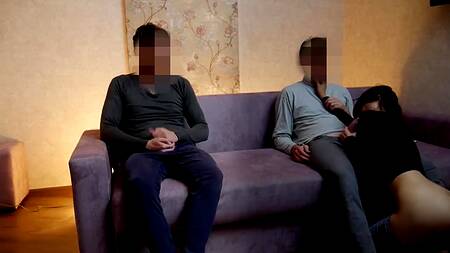 Два пацана ебут с двух сторон худенькую русскую телочку