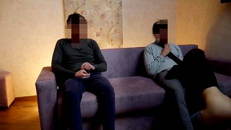 Два пацана ебут с двух сторон худенькую русскую телочку