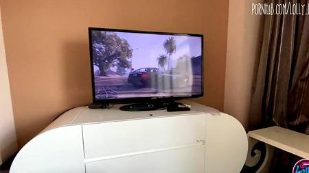 Роскошная Lolly Lips трясет сиськами прыгая на хую любимого парня