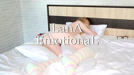 Парень разбудил членом худенькую светловолосую сучку