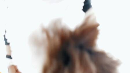 Заливает тело горничной мыльной пеной и жестко её трахает