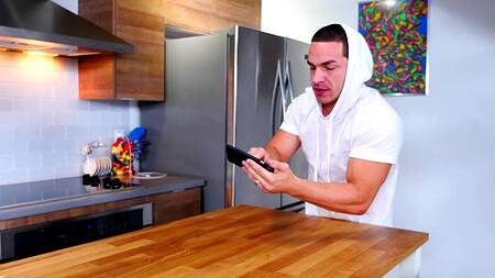 Жена доказывает мужу, что она трахается лучше чем девки в порно