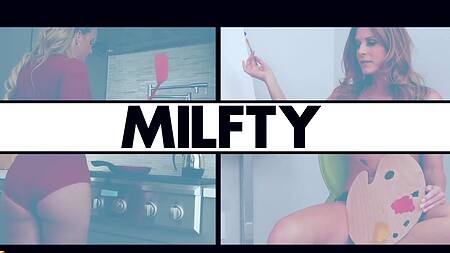 Худая домработница в халате обожает начинать день с секса