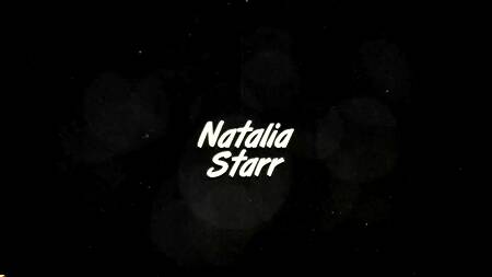 Официантка показывает попку и соблазняет на секс