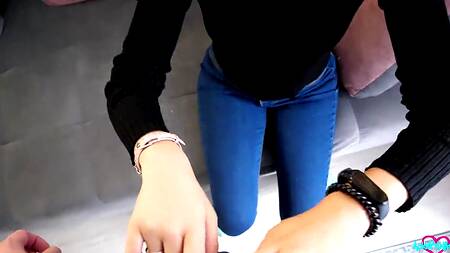 Накачал влагалище спермой оттраханной на диване русской красавице