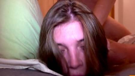 Разбудил и трахнул стройную голубоглазую русскую красотку