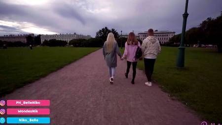 Потыкал палацем блондиночке в жопу перед долгим анальным сексом