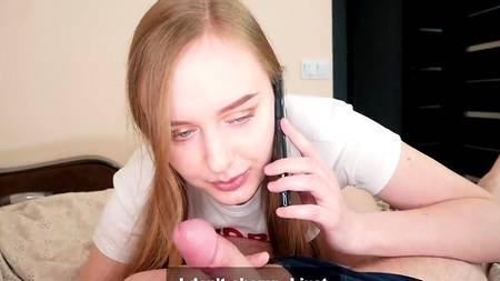 Пошлый отец отодрал дочурку в киску и мощно кончил ей на мордашку