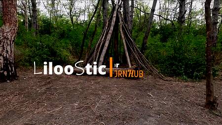 Русская парочка трахается на в лесу и получает от этого удовольствие