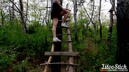 Русская парочка трахается на в лесу и получает от этого удовольствие