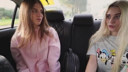 Худенькая шлюшка трахается за деньги с русским ухажером