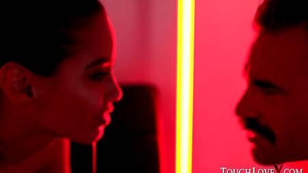 Зрелый мужик пялит в жопу чертовски классную сучку