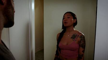 Жаркий межрасовый секс втроем с азиаткой и негритянкой