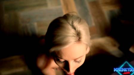 Отшлепал и трахнул в ротик няшную блондинку с короткой стрижкой