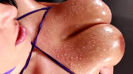 Накаченный негр пялит большим болтом толстую сучку в масле