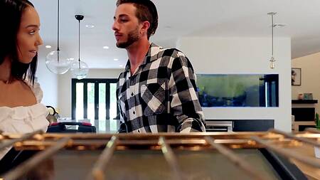 Худая мулатка ласкает киску так, чтобы это увидел сантехник