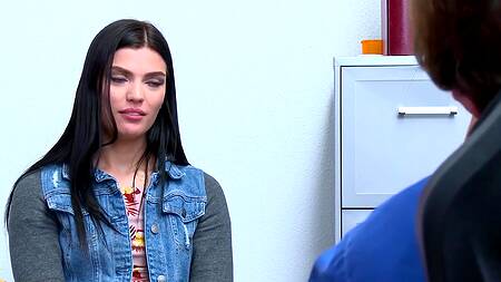 После ебли с охранником воровка не прекратит воровать