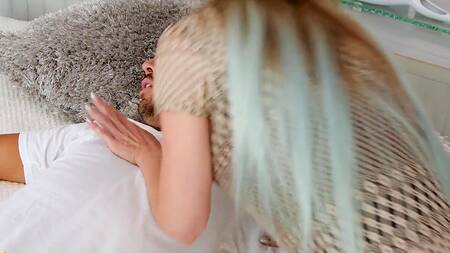 Больной мужик быстро лечится, трахая медсестру