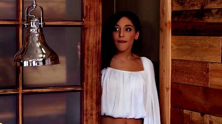 Массажист приписывает клиентке анальный секс для расслабления