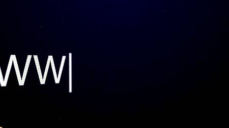 Парень страстно ебет на кровати телку в колготках в сетку