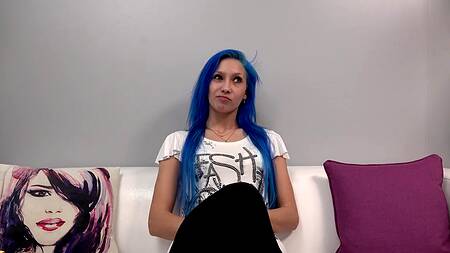 Парень на кастинге активно трахает телку с ними волосами