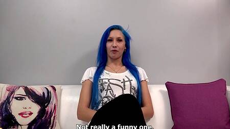 Парень на кастинге активно трахает телку с ними волосами