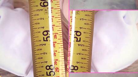 Веселая блондинка прыгает на большом члене парня