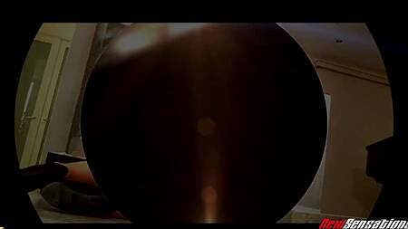 Страстная милфа ласкает писю в ванной и жарко ебется с парнем