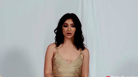 Фотограф с помощницей развести модель на секс втроем