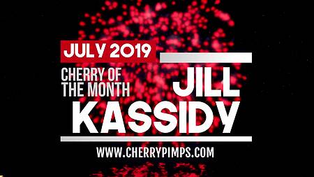 Милашка в розовом активно ласкает письку пальцами