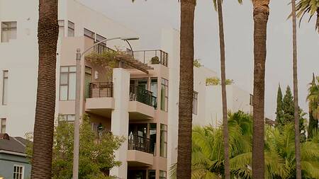 Белая красотка в гостях у негра занялась межрасовым сексом