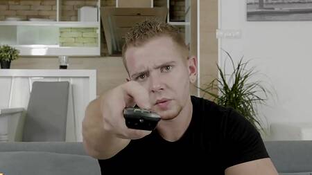 Телку на качелях для секса ребята выебали втроем