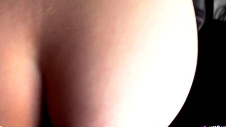 Познакомился с милой телкой на парковке и привел её к себе ебаться