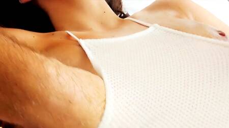 Красотка не против, что массажист ублажает её членом