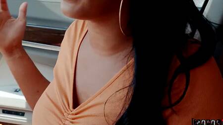 Жопастая латинка отдается незнакомцу в машине, мстя бывшему