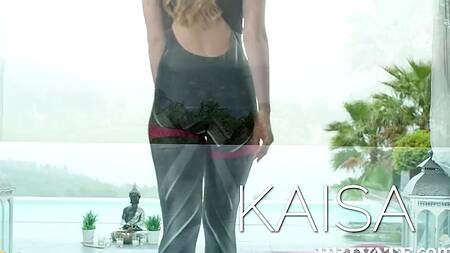 Горячая инструкторша по йоге отдается в попку