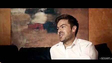 Супружеская пара приглашает негритянку для секса втроем