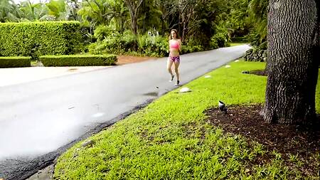 Напросился в гости к соседке и страстно поимел сразу двух телок