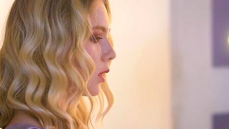 Актриса в гримерке трахается с преданным фанатом