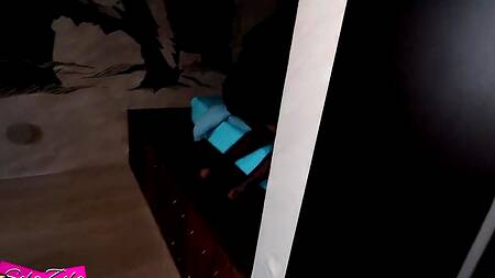 Красивая студентка после учебы ублажает отчима