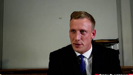 Красивый секс втроем с грудастой зрелой сучкой и молодой девушкой