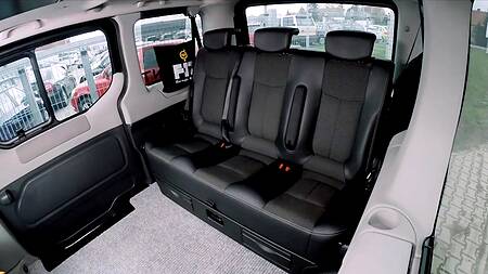 Скромная пассажирка соглашается заняться сексом с таксистом