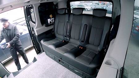 Скромная пассажирка соглашается заняться сексом с таксистом