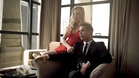 Супружеская пара смотрит на лесбиянок и занимается сексом