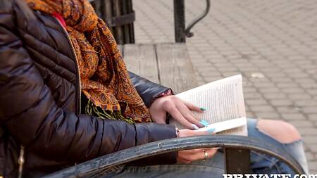 Начитанная студентка трахнулась с парнем в день знакомства